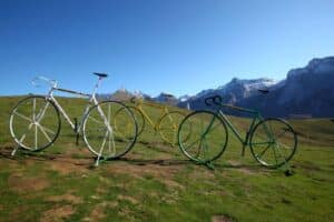 sculpture vélos au col d'Aubisque dans les Pyrénées béarnaises