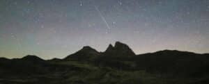 photo panoramique du pic du Midi d’Ossau la nuit